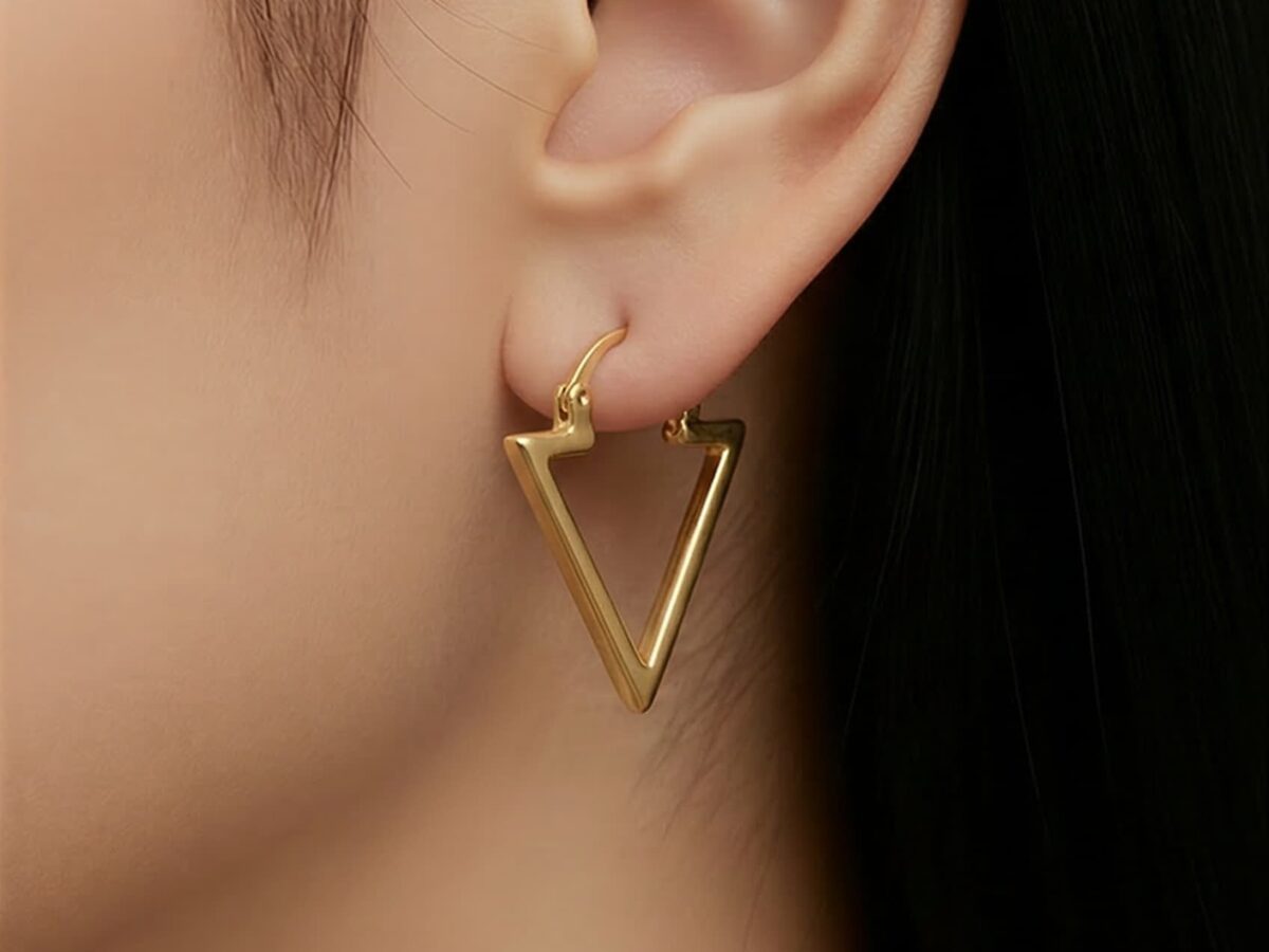 14 ayar üçgen altın küpe bloc delta minimal geometrik model