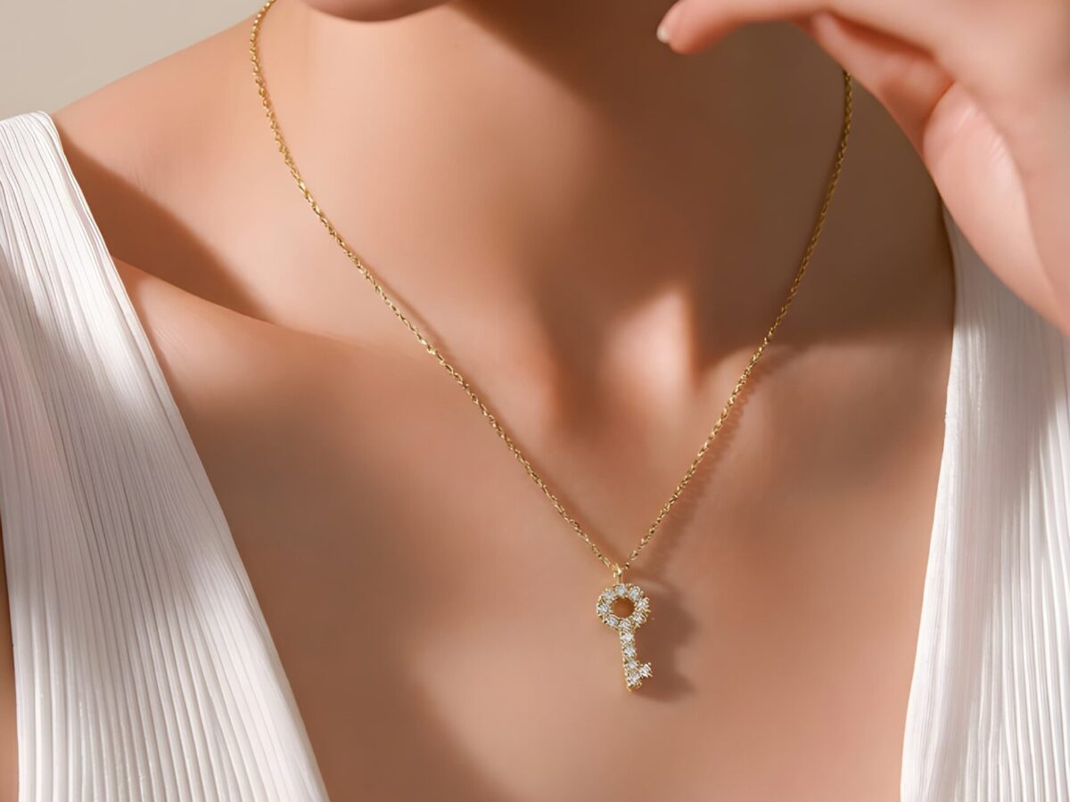 Clef de Luxe Işıltılı Kadın Altın Kolye