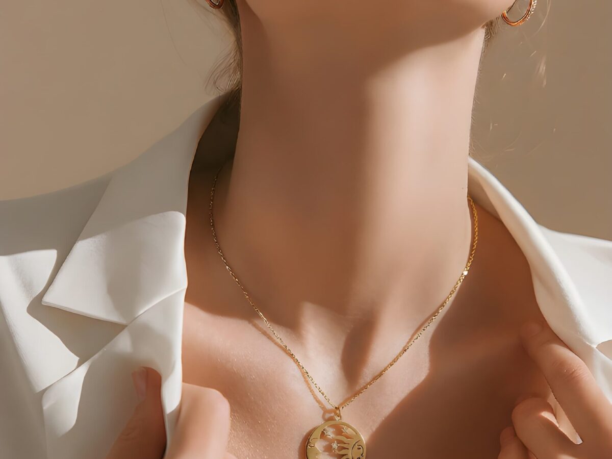 Cosmos Gökyüzü Figürlü Kadın Altın Kolye