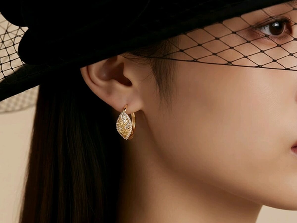 14 ayar yaprak motifli altın küpe feuille dor pavé zirkon model