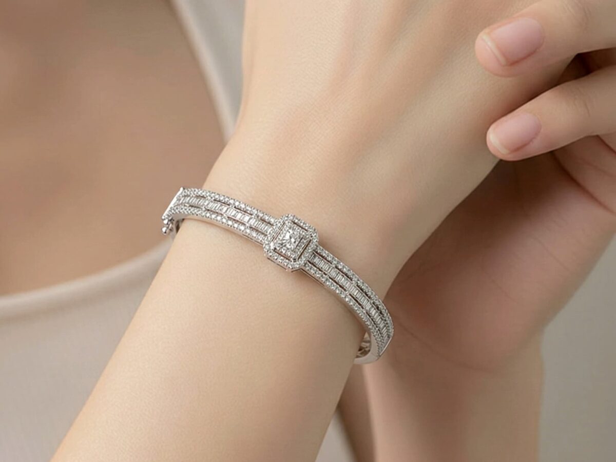 14 ayar beyaz altın taşlı kelepçe lumiere crown halo tektaş baget pavé model