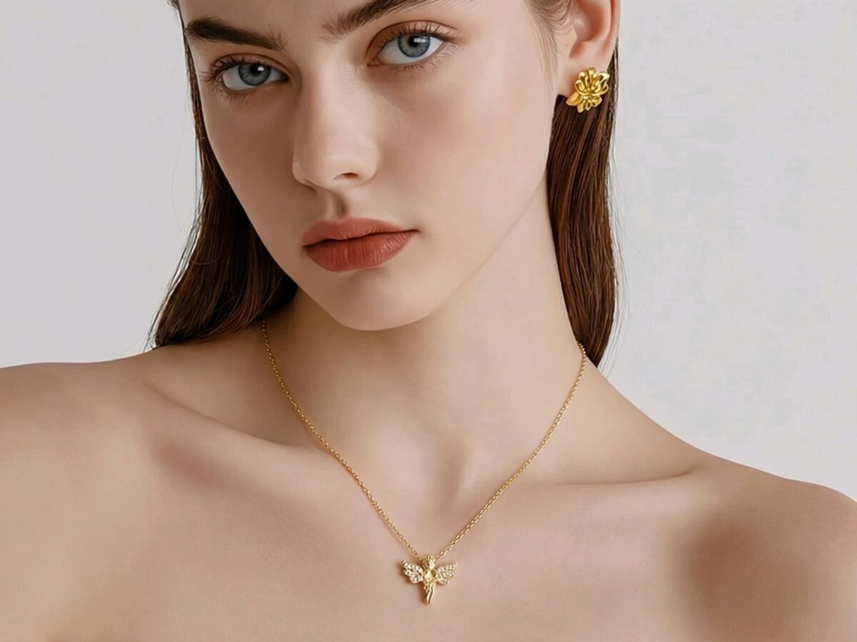 14 ayar melek figürlü altın kolye celeste cherub taşlı kanat pavé zirkon model