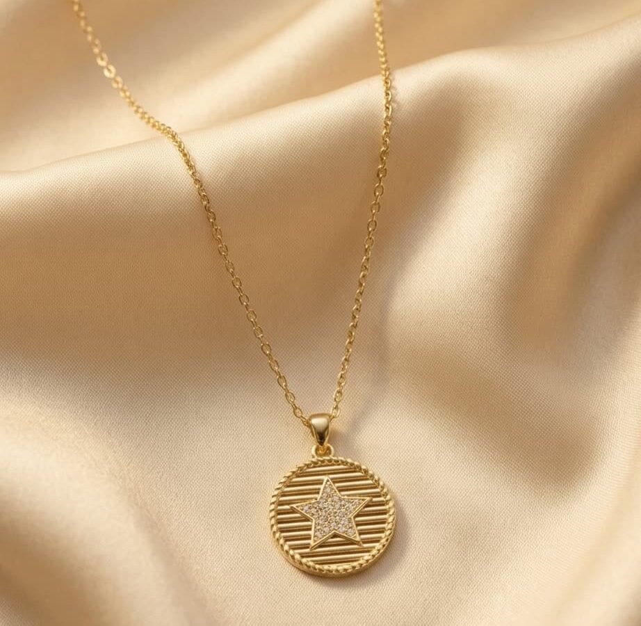 14 ayar yıldızlı madalyon altın kolye celeste medaille milgrain pavé zirkon model