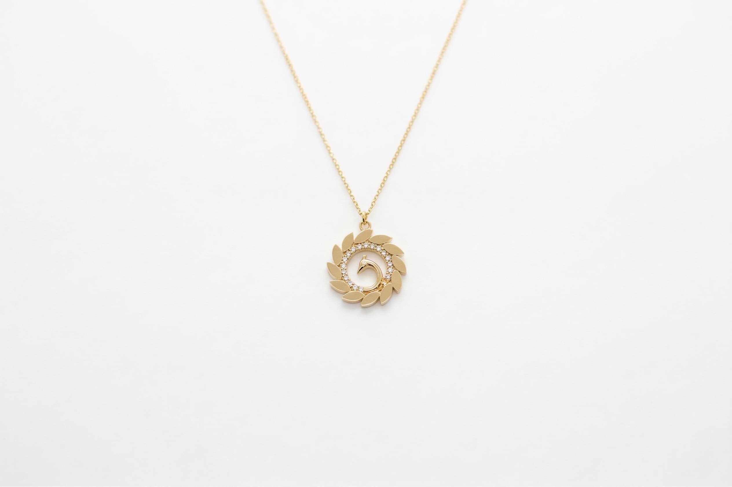 14 ayar kuğu figürlü altın kolye marine kuğu zeytin çelenk pavé zirkon model