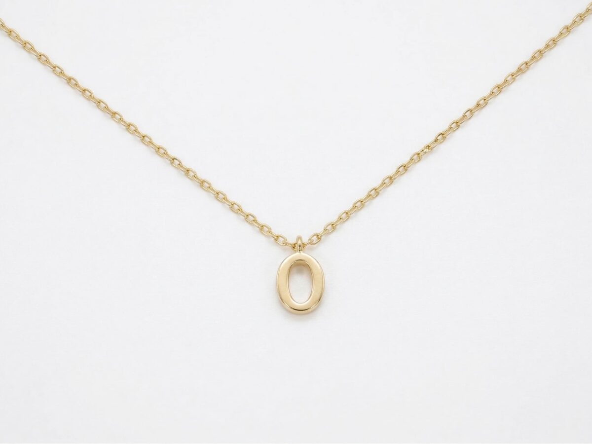 14 ayar O harfi altın kolye monogram mini dokulu kenarlı oval model