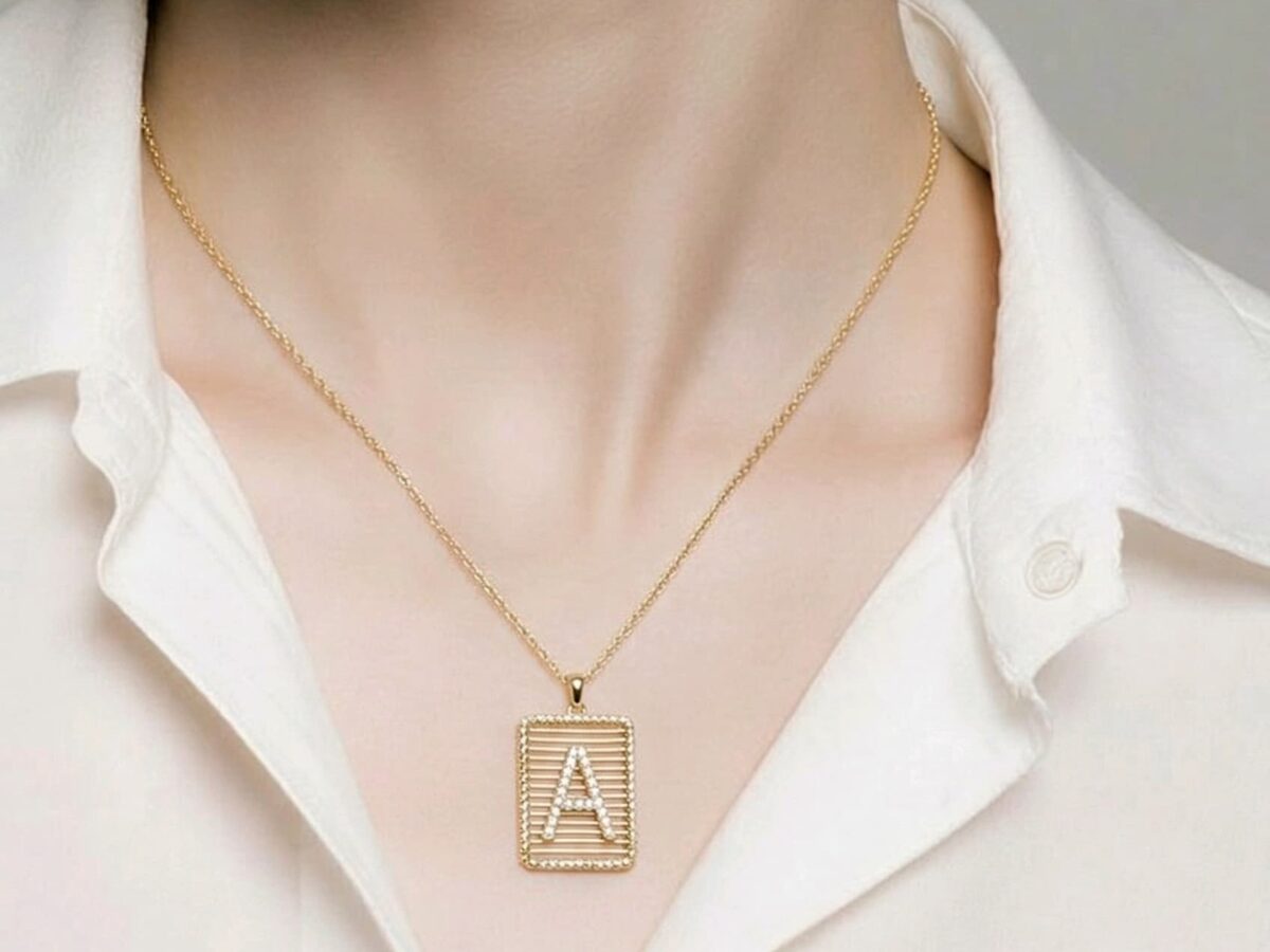 14 ayar A harfi altın kolye monogram tag plaka pavé zirkon model