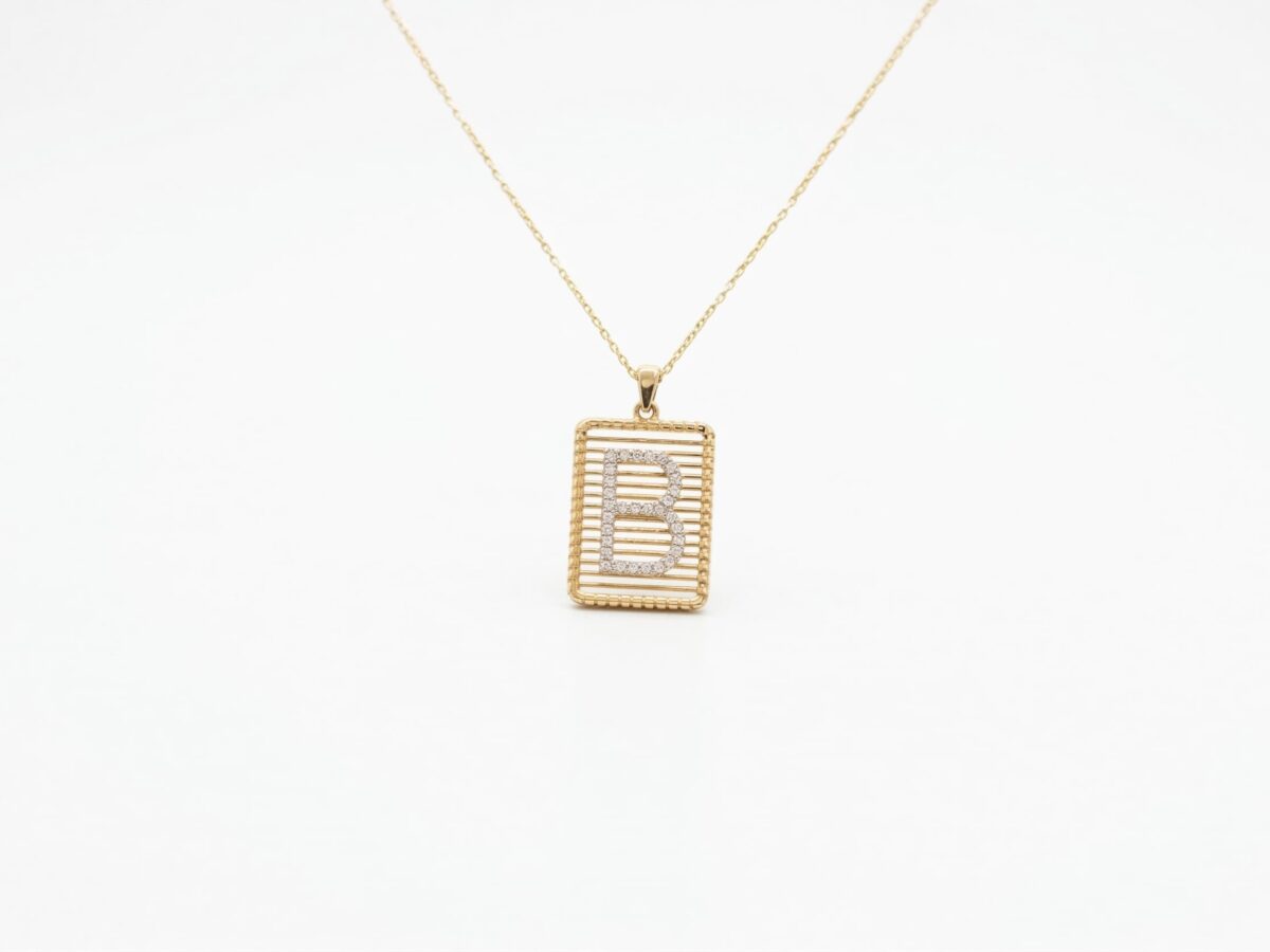 14 ayar B harfi altın kolye monogram tag plaka pavé zirkon model