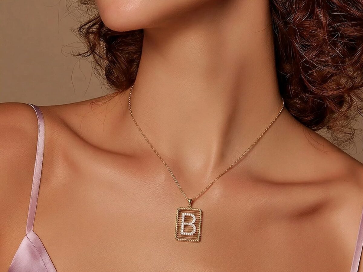 14 ayar B harfi altın kolye monogram tag plaka pavé zirkon model